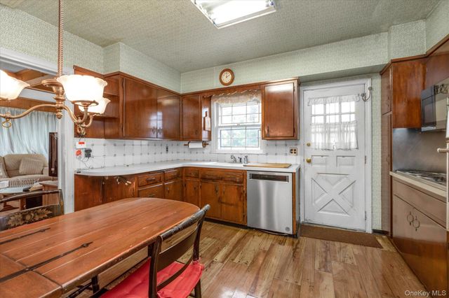 936 Madison Street, Hewlett Neck, NY 11598