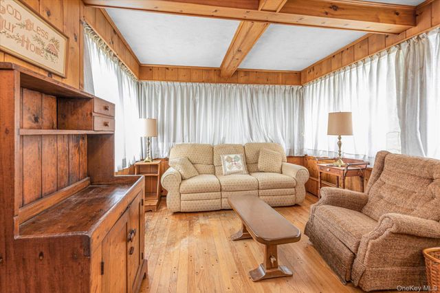 936 Madison Street, Hewlett Neck, NY 11598