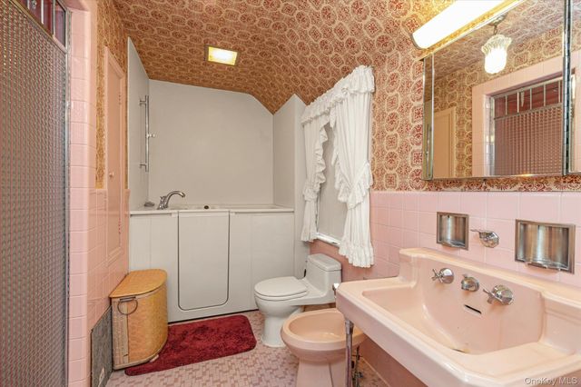 936 Madison Street, Hewlett Neck, NY 11598