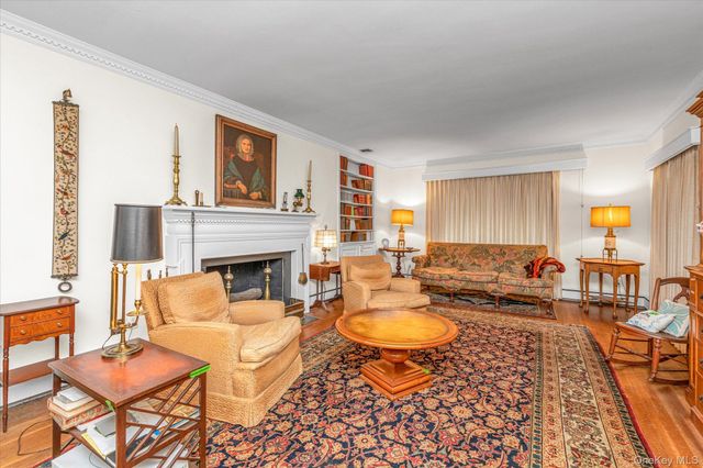 936 Madison Street, Hewlett Neck, NY 11598