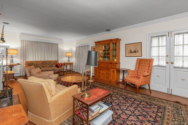 936 Madison Street, Hewlett Neck, NY 11598