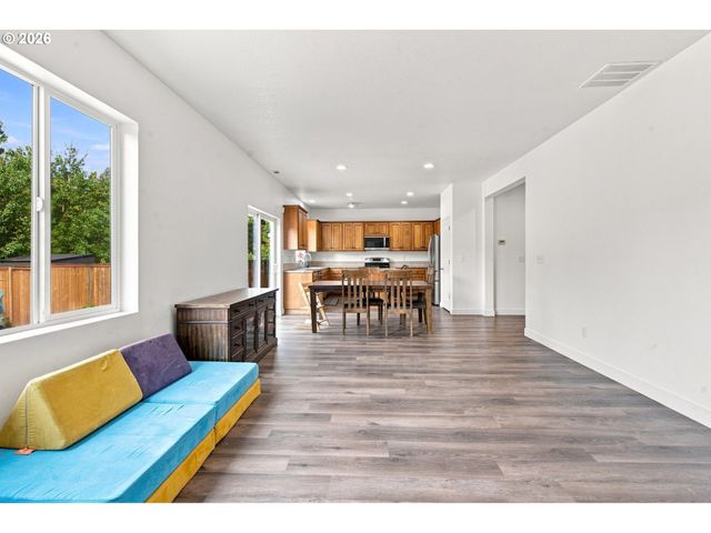 18857 CHANELLE Way, Oregon City, OR 97045