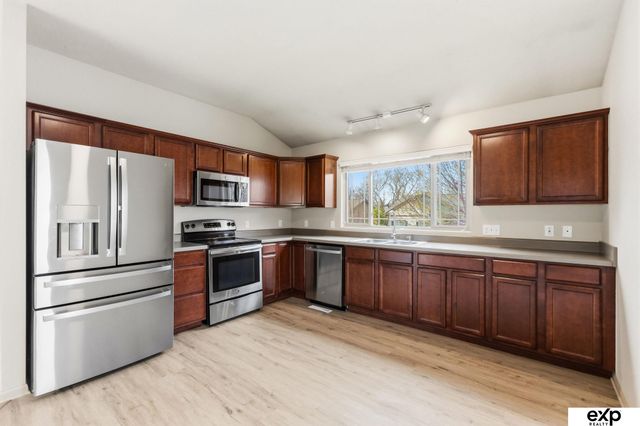 5701 S 190th Terrace, Omaha, NE 68135