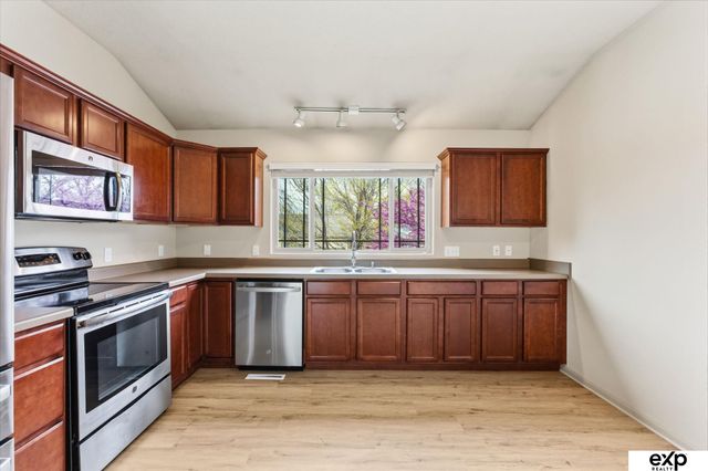 5701 S 190th Terrace, Omaha, NE 68135