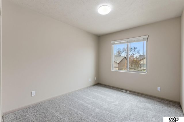 5701 S 190th Terrace, Omaha, NE 68135