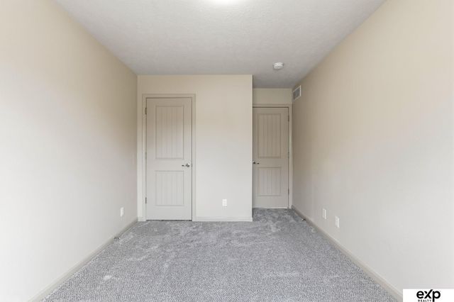 5701 S 190th Terrace, Omaha, NE 68135