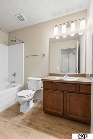 5701 S 190th Terrace, Omaha, NE 68135