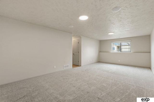 5701 S 190th Terrace, Omaha, NE 68135