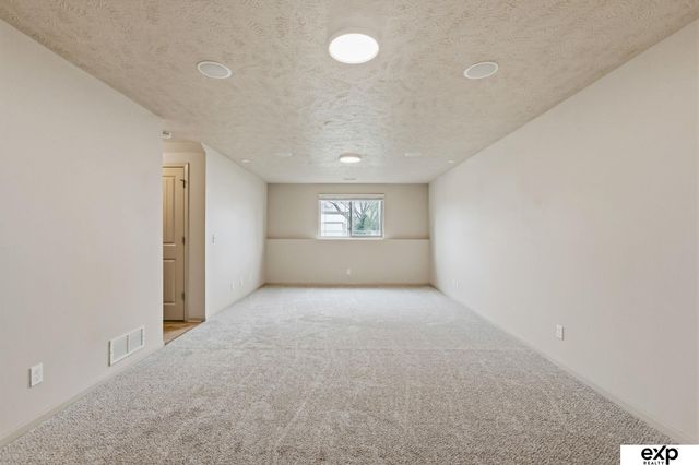 5701 S 190th Terrace, Omaha, NE 68135