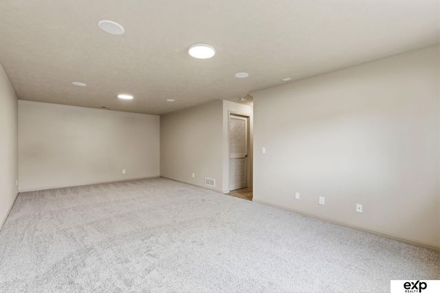 5701 S 190th Terrace, Omaha, NE 68135