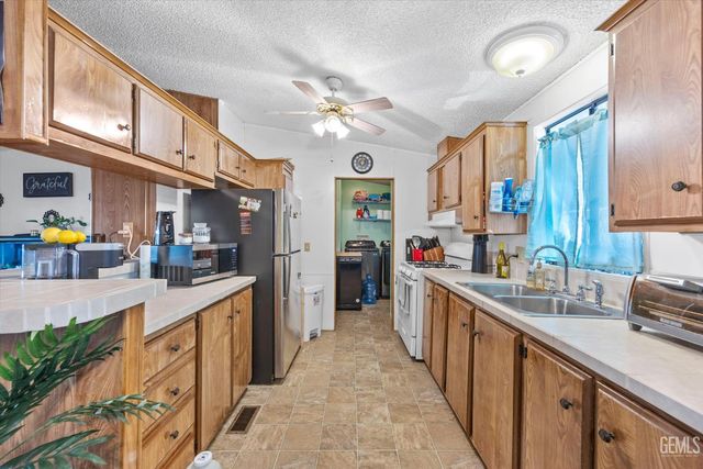 1301 Taft Highway 166, Bakersfield, CA 93307