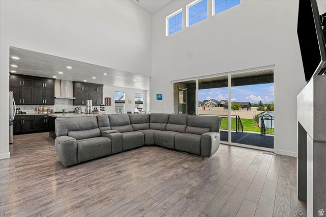 454 W 1025 S, Farmington, UT 84025