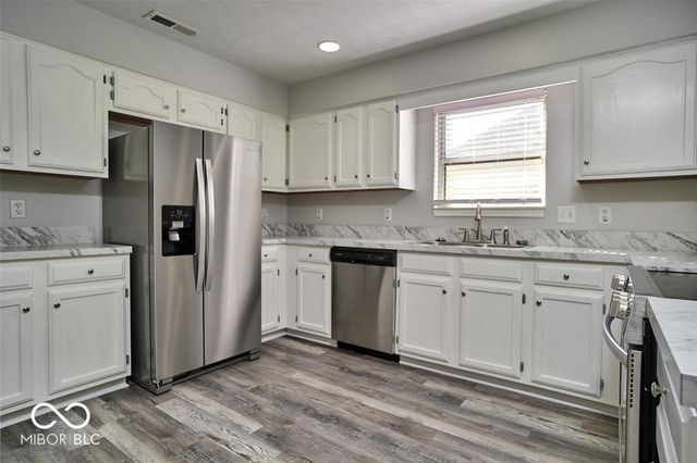 9740 Lakeshore Drive E, Carmel, IN 46033