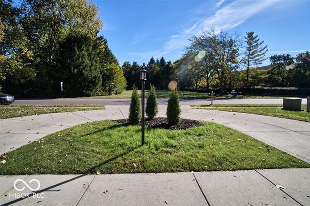 9740 Lakeshore Drive E, Carmel, IN 46033