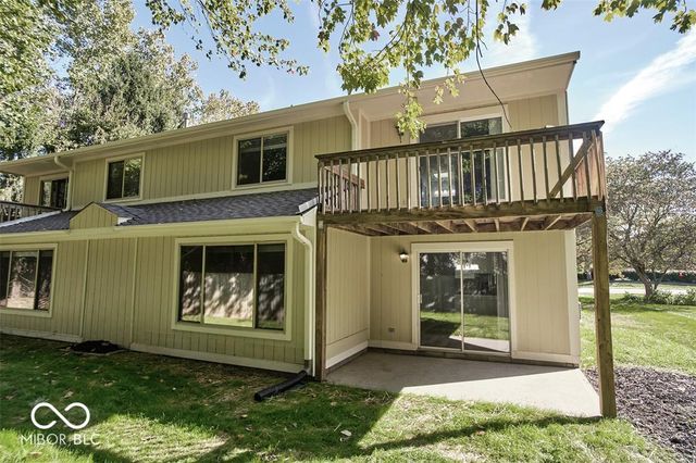 9740 Lakeshore Drive E, Carmel, IN 46033