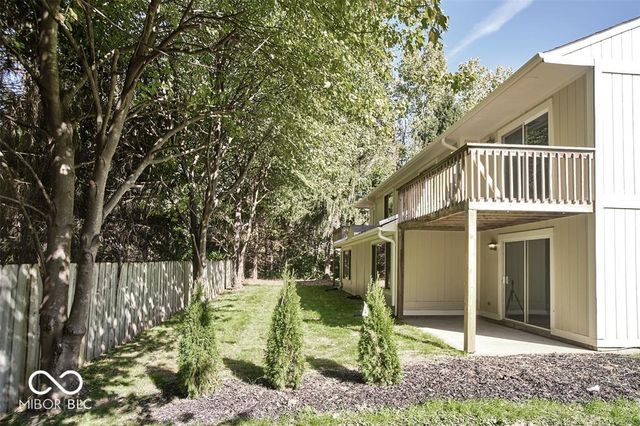 9740 Lakeshore Drive E, Carmel, IN 46033