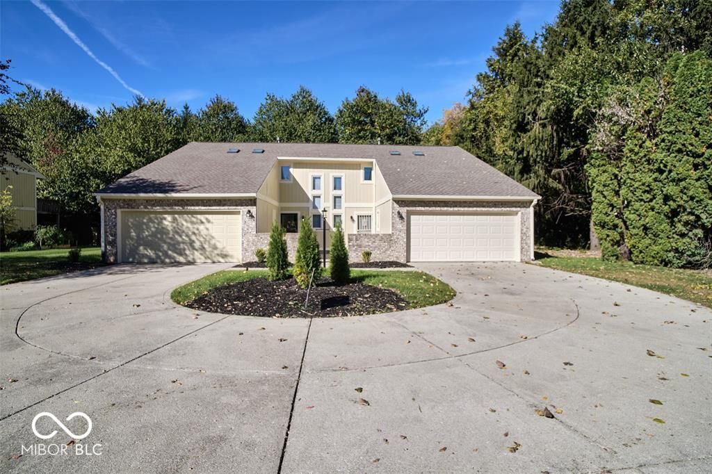 9740 Lakeshore Drive E, Carmel, IN 46033