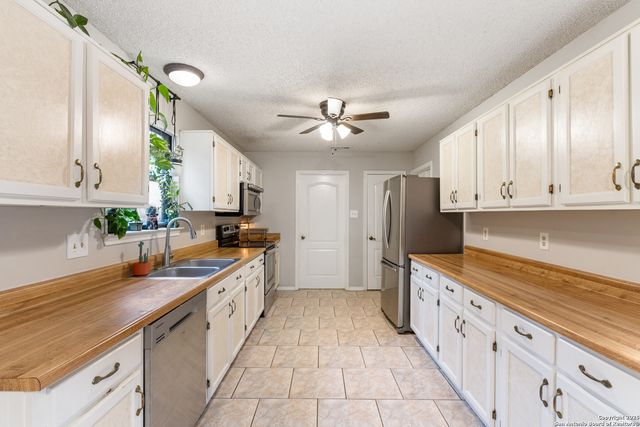 7111 Ranch Hill, San Antonio, TX 78250