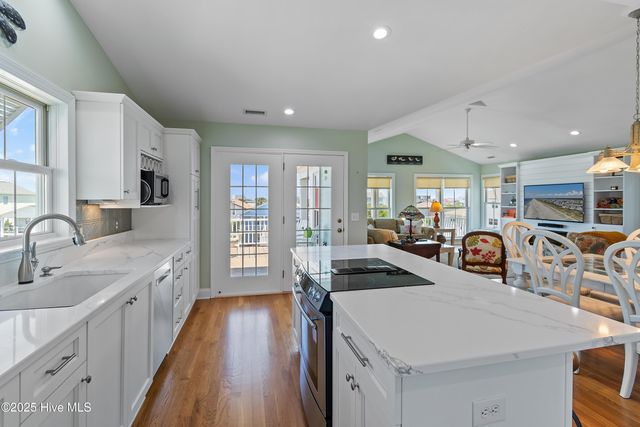 121 Ferry Road, Holden Beach, NC 28462