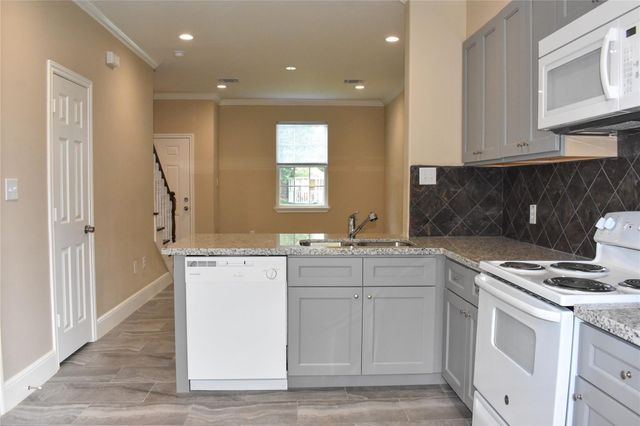 4746 3rd, Bacliff, TX 77518