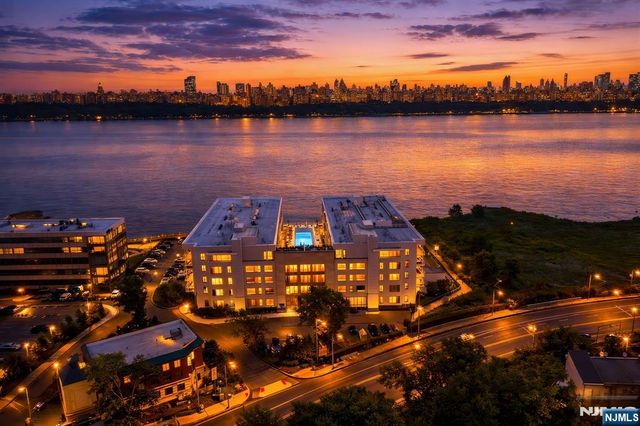 3 Somerset Lane 307, Edgewater, NJ 07020