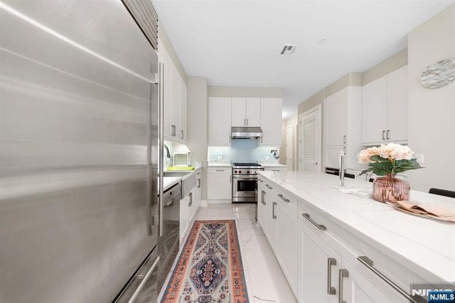3 Somerset Lane 307, Edgewater, NJ 07020