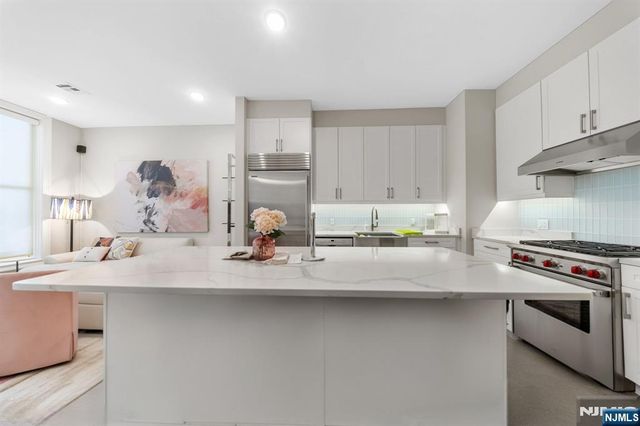 3 Somerset Lane 307, Edgewater, NJ 07020