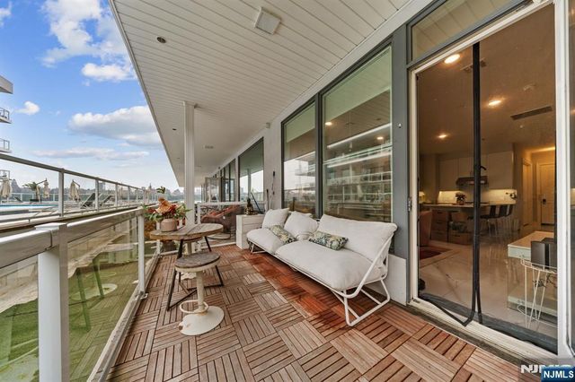 3 Somerset Lane 307, Edgewater, NJ 07020
