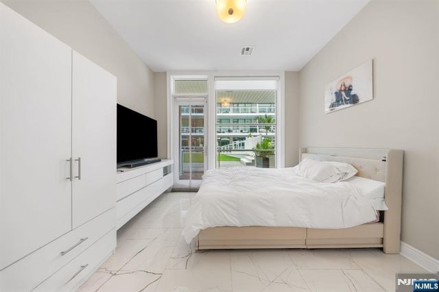 3 Somerset Lane 307, Edgewater, NJ 07020