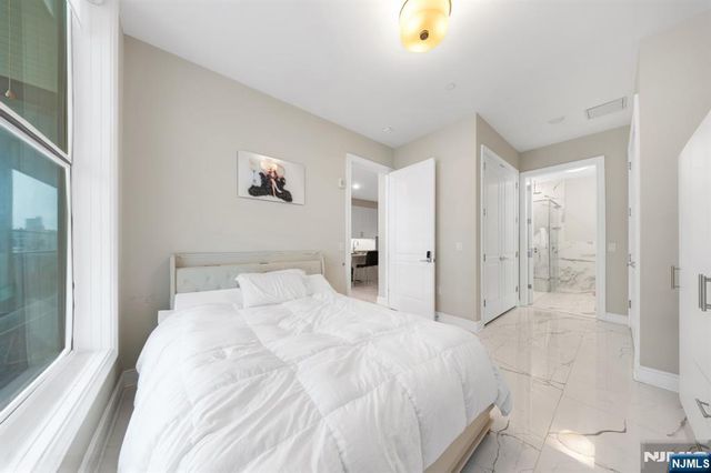 3 Somerset Lane 307, Edgewater, NJ 07020