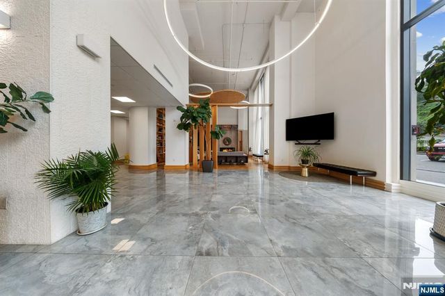 3 Somerset Lane 307, Edgewater, NJ 07020