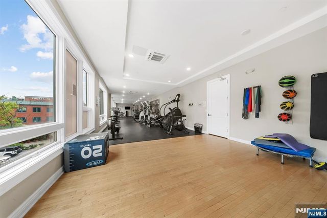 3 Somerset Lane 307, Edgewater, NJ 07020