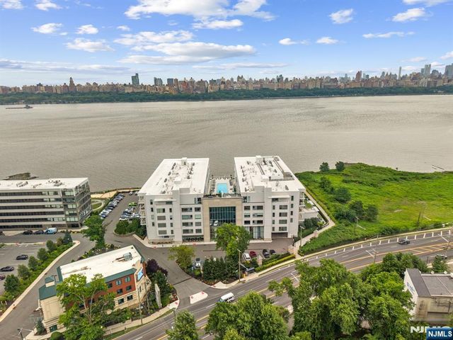 3 Somerset Lane 307, Edgewater, NJ 07020