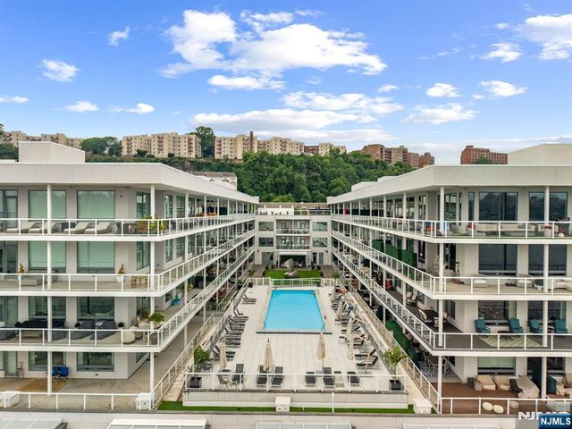 3 Somerset Lane 307, Edgewater, NJ 07020