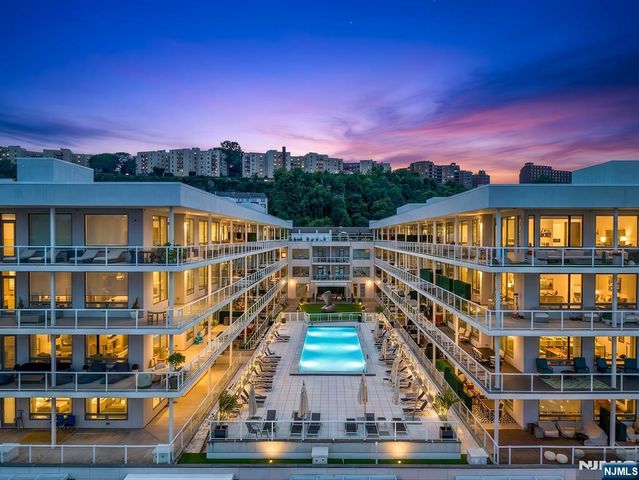 3 Somerset Lane 307, Edgewater, NJ 07020
