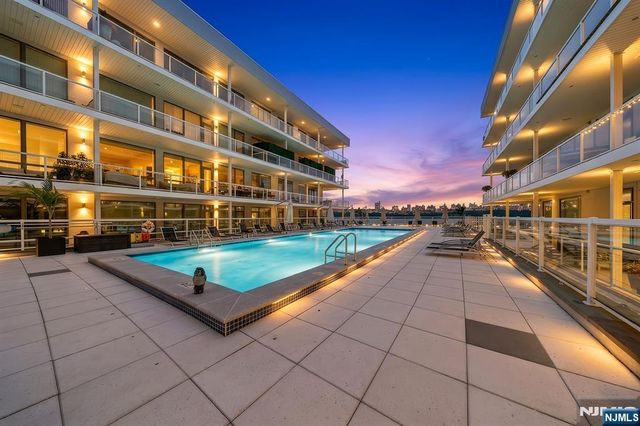 3 Somerset Lane 307, Edgewater, NJ 07020