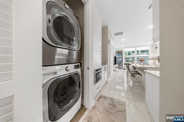 3 Somerset Lane 307, Edgewater, NJ 07020