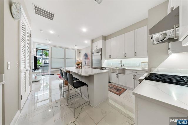 3 Somerset Lane 307, Edgewater, NJ 07020