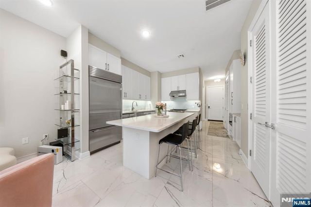 3 Somerset Lane 307, Edgewater, NJ 07020