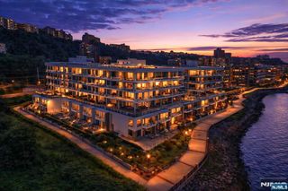 3 Somerset Lane 307, Edgewater, NJ 07020