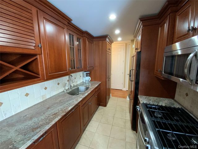 27010 Grand Central Parkway 27A, Floral Park, NY 11005