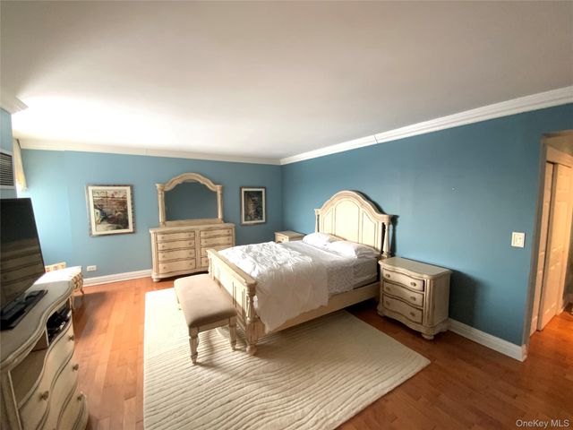 27010 Grand Central Parkway 27A, Floral Park, NY 11005