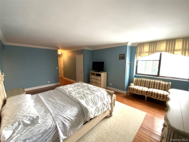 27010 Grand Central Parkway 27A, Floral Park, NY 11005