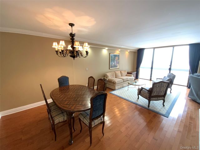 27010 Grand Central Parkway 27A, Floral Park, NY 11005