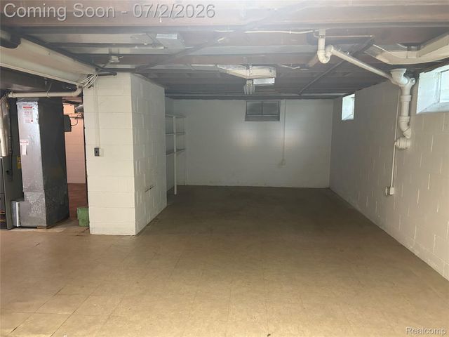 16080 Merriman Road, Livonia, MI 48154