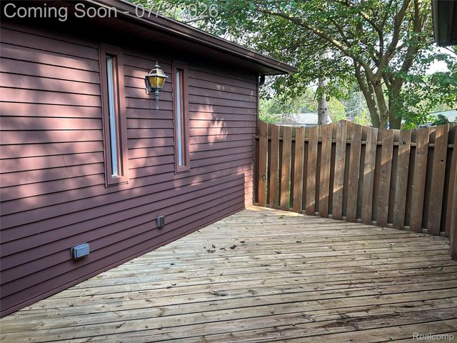 16080 Merriman Road, Livonia, MI 48154