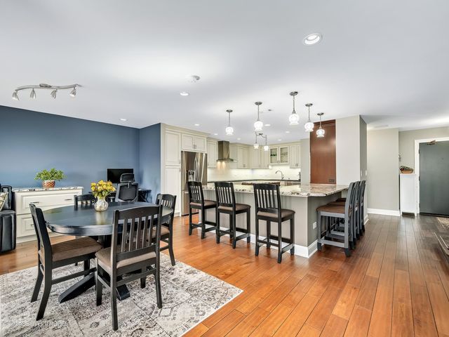 1401 Burr Oak Road 114B, Hinsdale, IL 60521