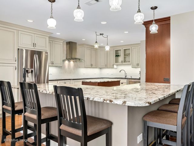 1401 Burr Oak Road 114B, Hinsdale, IL 60521