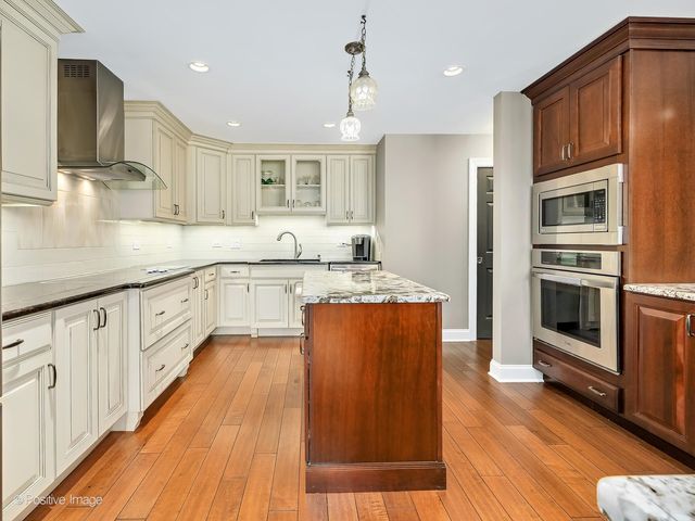 1401 Burr Oak Road 114B, Hinsdale, IL 60521