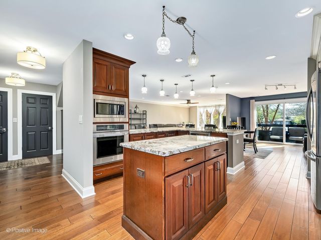 1401 Burr Oak Road 114B, Hinsdale, IL 60521